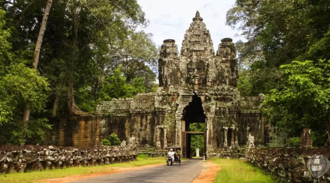 Bike the Angkor Temples (Lunch & Refreshments included)