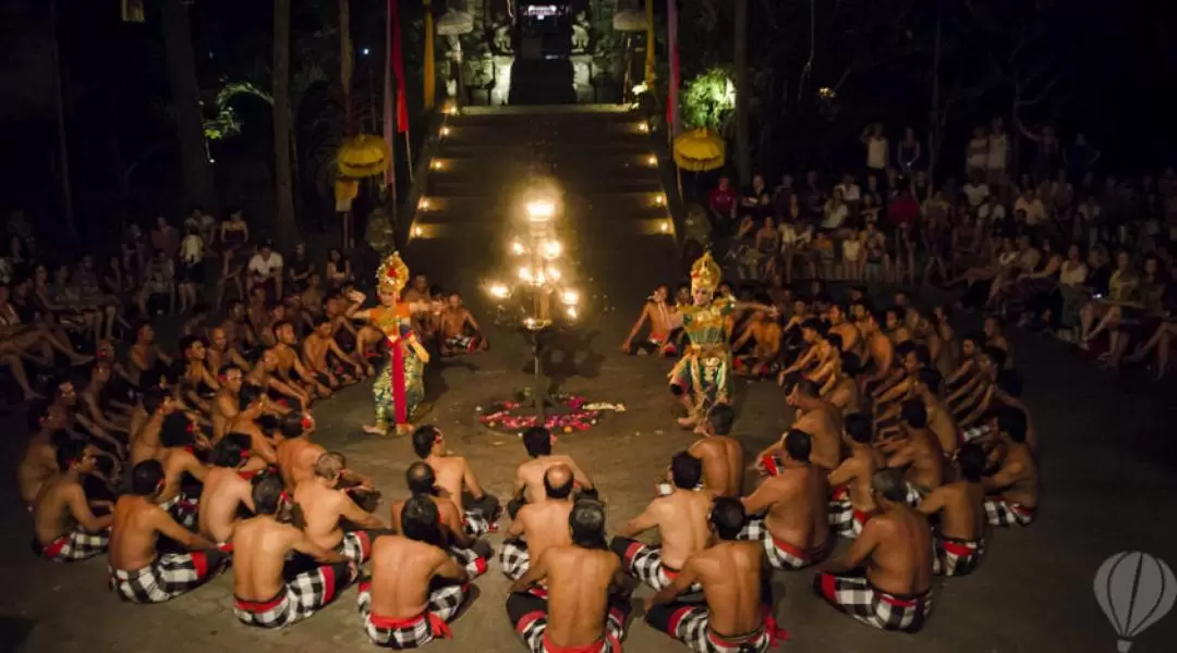 ウルワツ寺院・ケチャファイヤーダンス 日帰りツアー（バリ）