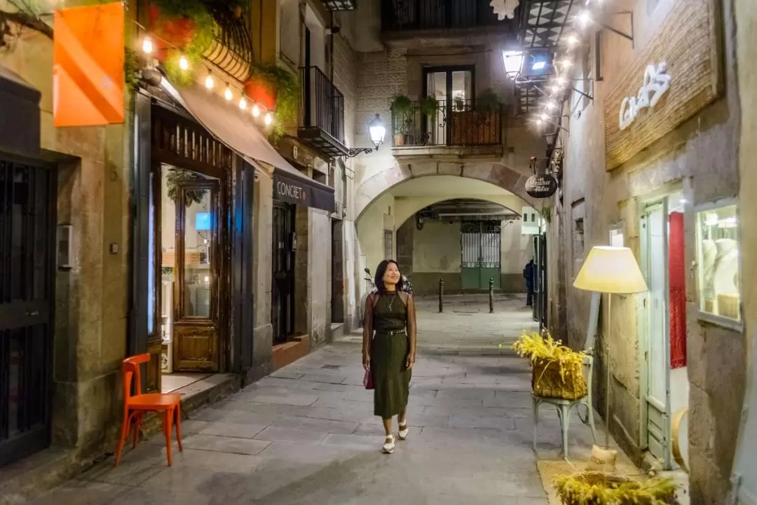 Barcelona Old Town Walking Tour, Flamenco Show & Tapas Dinner in the Born District