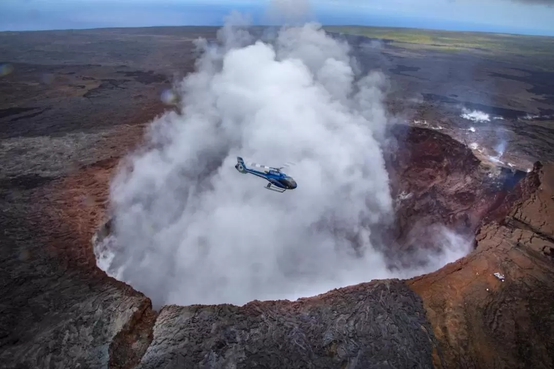 サークルオブファイア ヘリコプターツアー（ヒロ発 / Blue Hawaiian Helicopters提供）