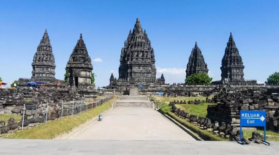 Prambanan Temple and Merapi Kaliadem Day Tour in Yogyakarta