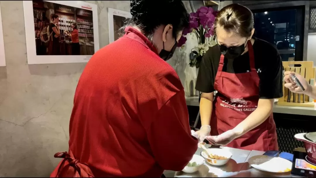 Traditional Nyonya Dessert Cooking Class in Melaka