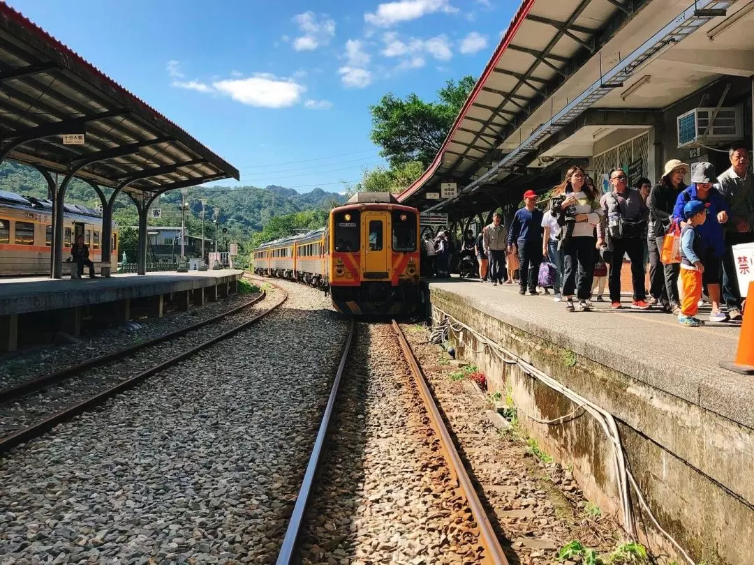 Yehliu, Jiufen & Pingxi Day Tour from Taipei