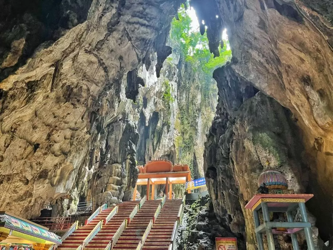 Kuala Lumpur Suburbs and Batu Caves Tour