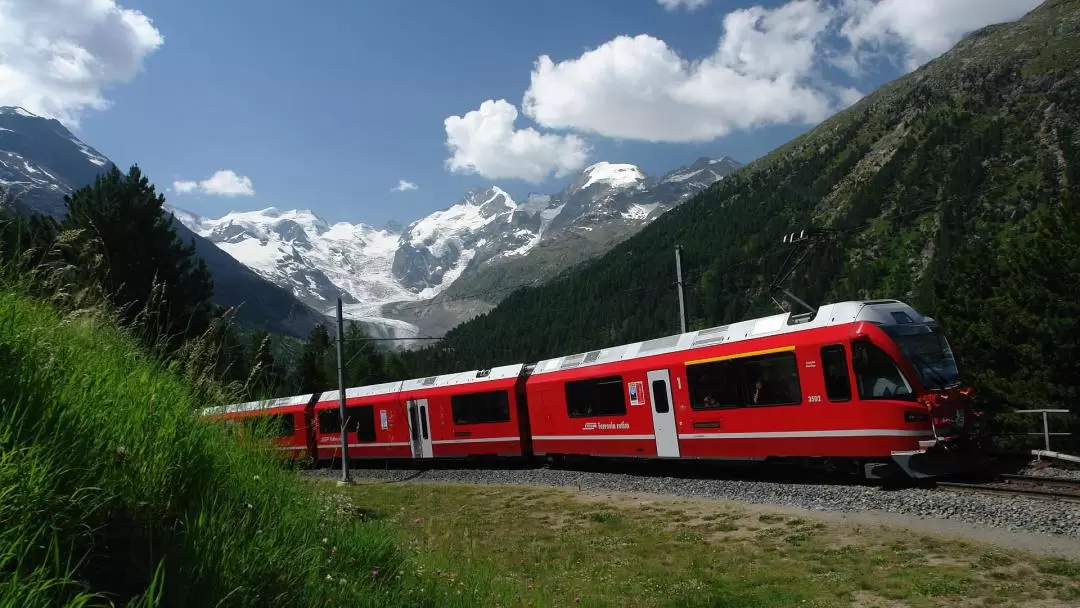 ベルニナ急行列車・スイスアルプス 1日ツアー（ミラノ発）