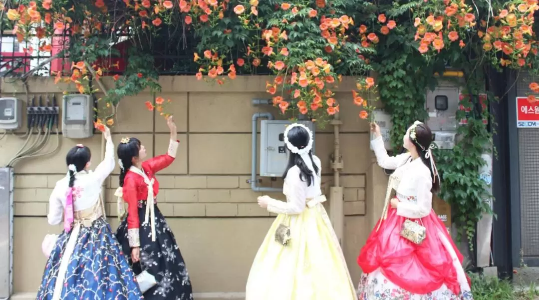 Hanbok Rental near Changdeok Palace by Dorothy Hanbok