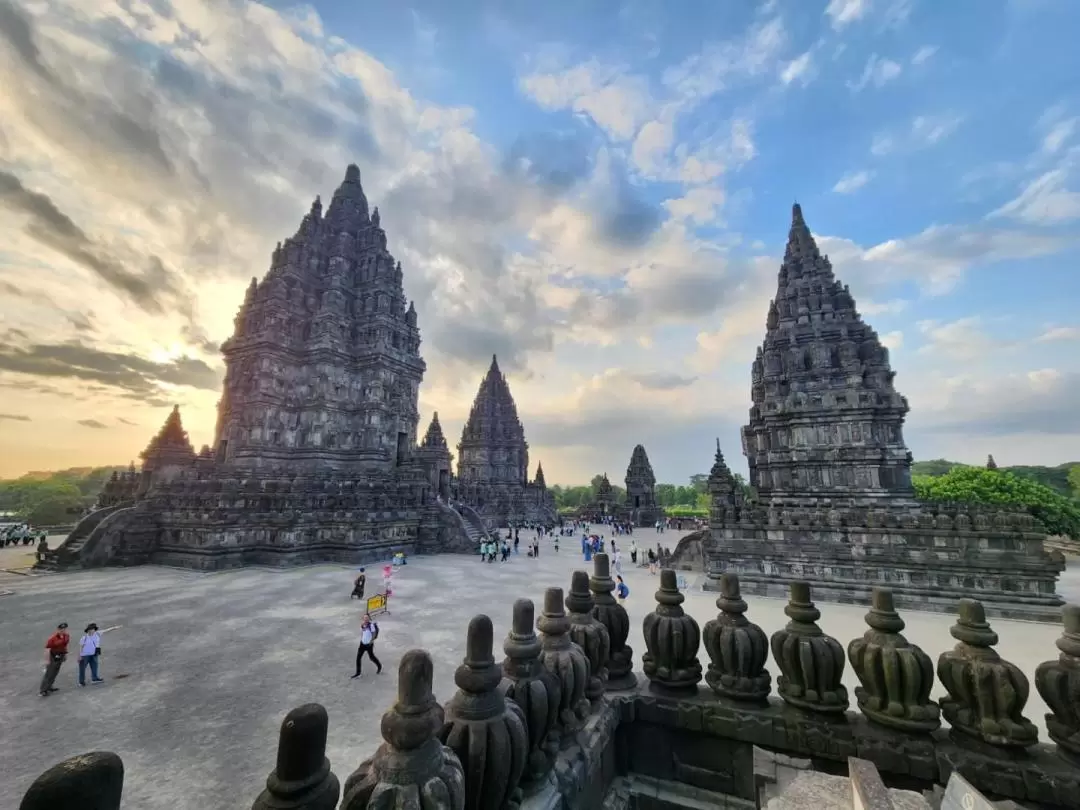 Sunrise from Dagi Hill and Temples Tour in Yogyakarta