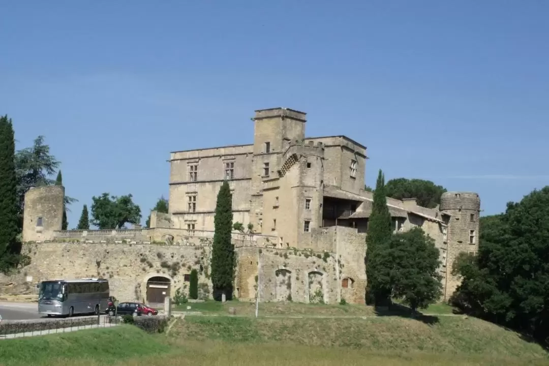 Hilltop Villages in Luberon from Aix-en-Provence