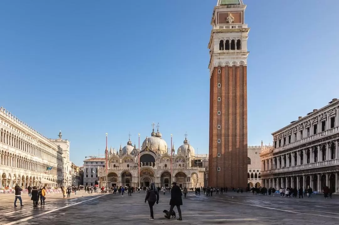 Hidden Venice: The Unusual Walking Tour and Gondola Ride