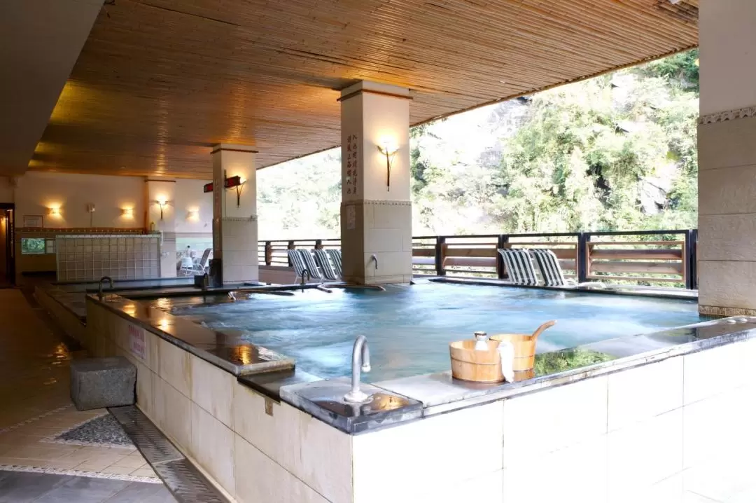 Wulai Spring Resort: Hotspring (Public or Private Bath)