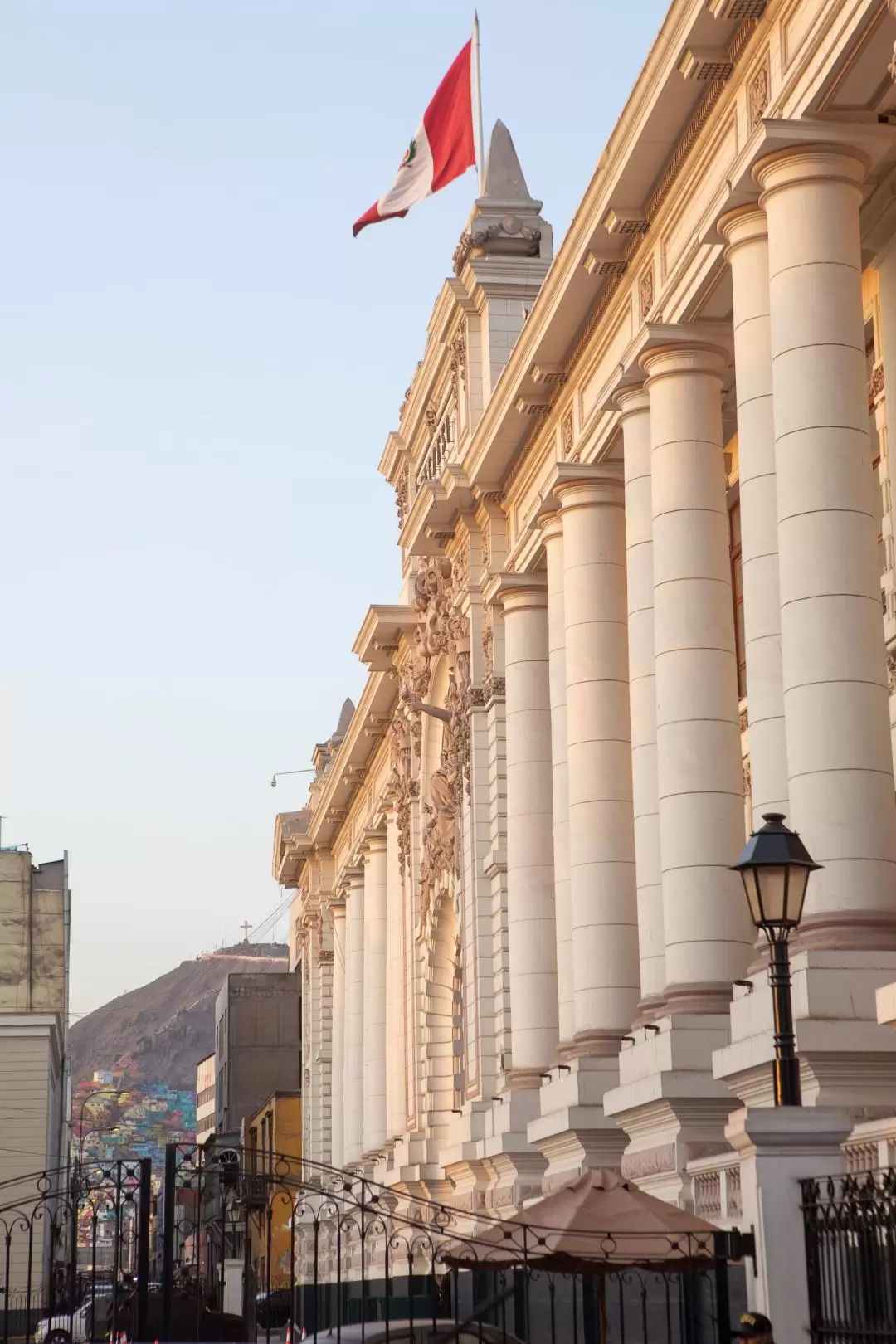 Street Food & Old Taverns Tour in Lima Historic Center