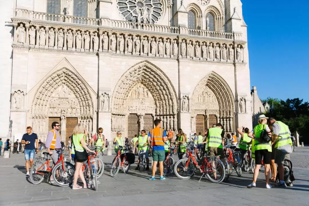 Paris Night Bike Tour with Boat Cruise on the Seine