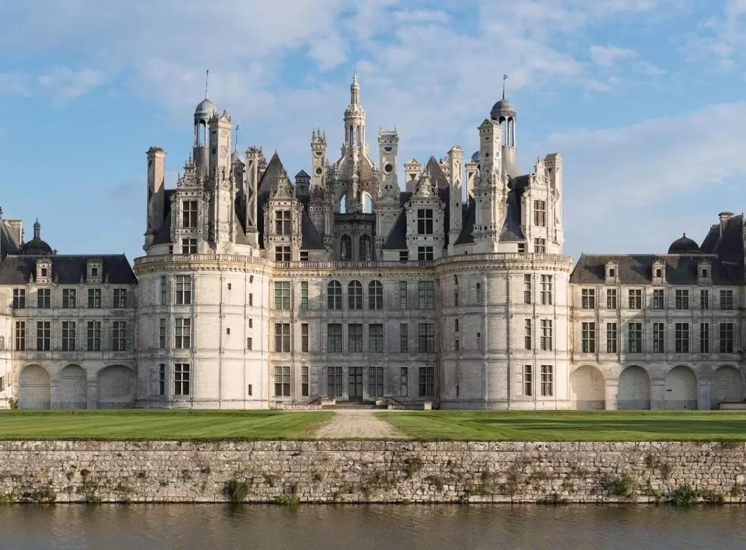 Loire Valley Castles Guided Tour from Paris