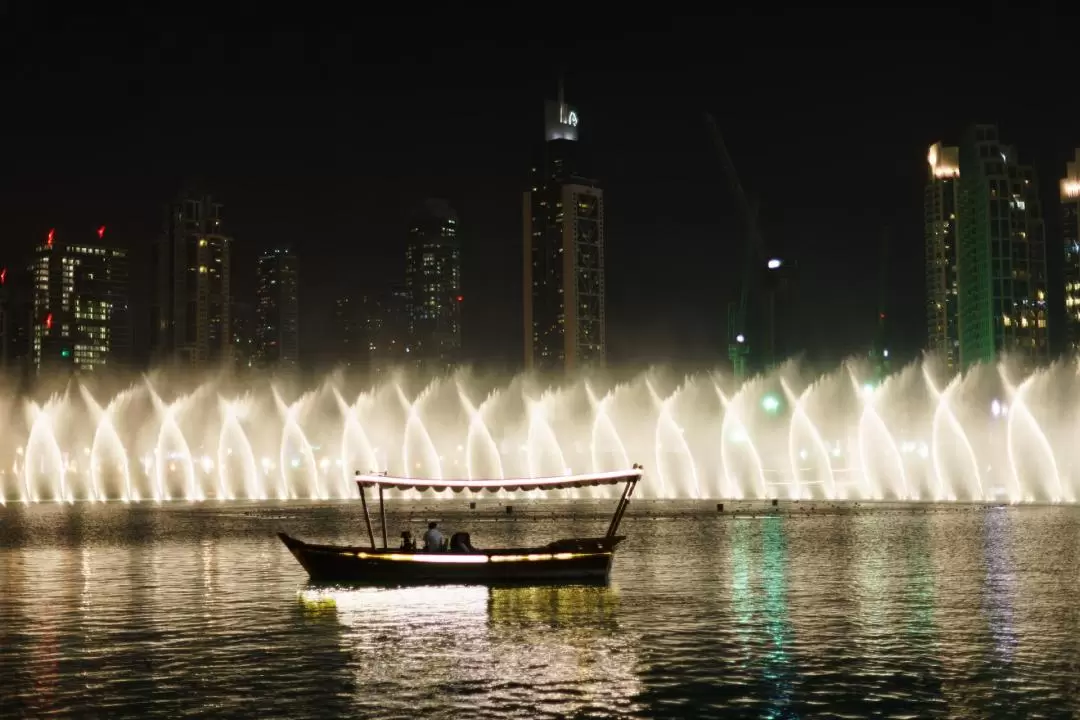 杜拜購物中心噴泉湖擺渡船