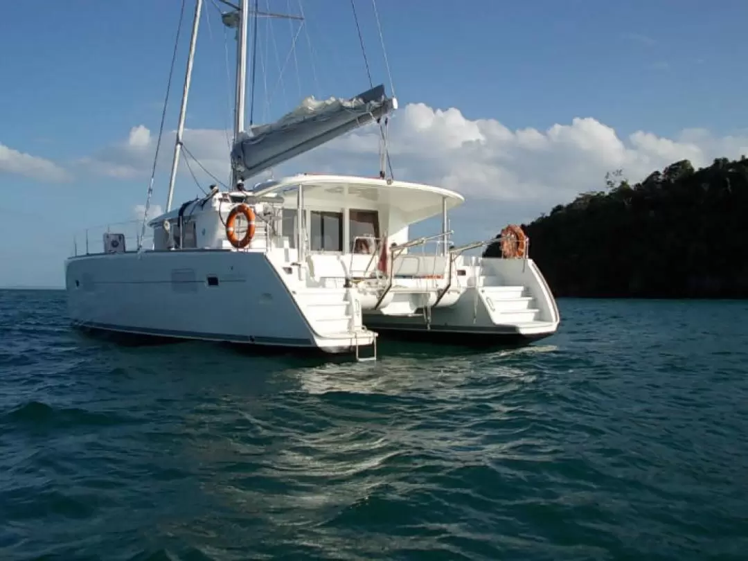 Singapore Private Yacht Charter by White Sails