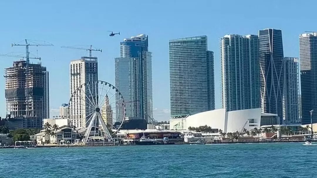 Miami Skyline: Happy Hour Sightseeing Cruise & Millionaire Homes 