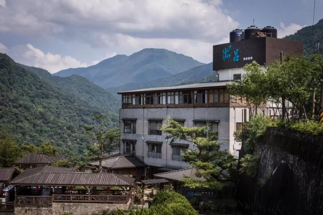 Sunglyu Hot Spring Resort in Wulai, New Taipei