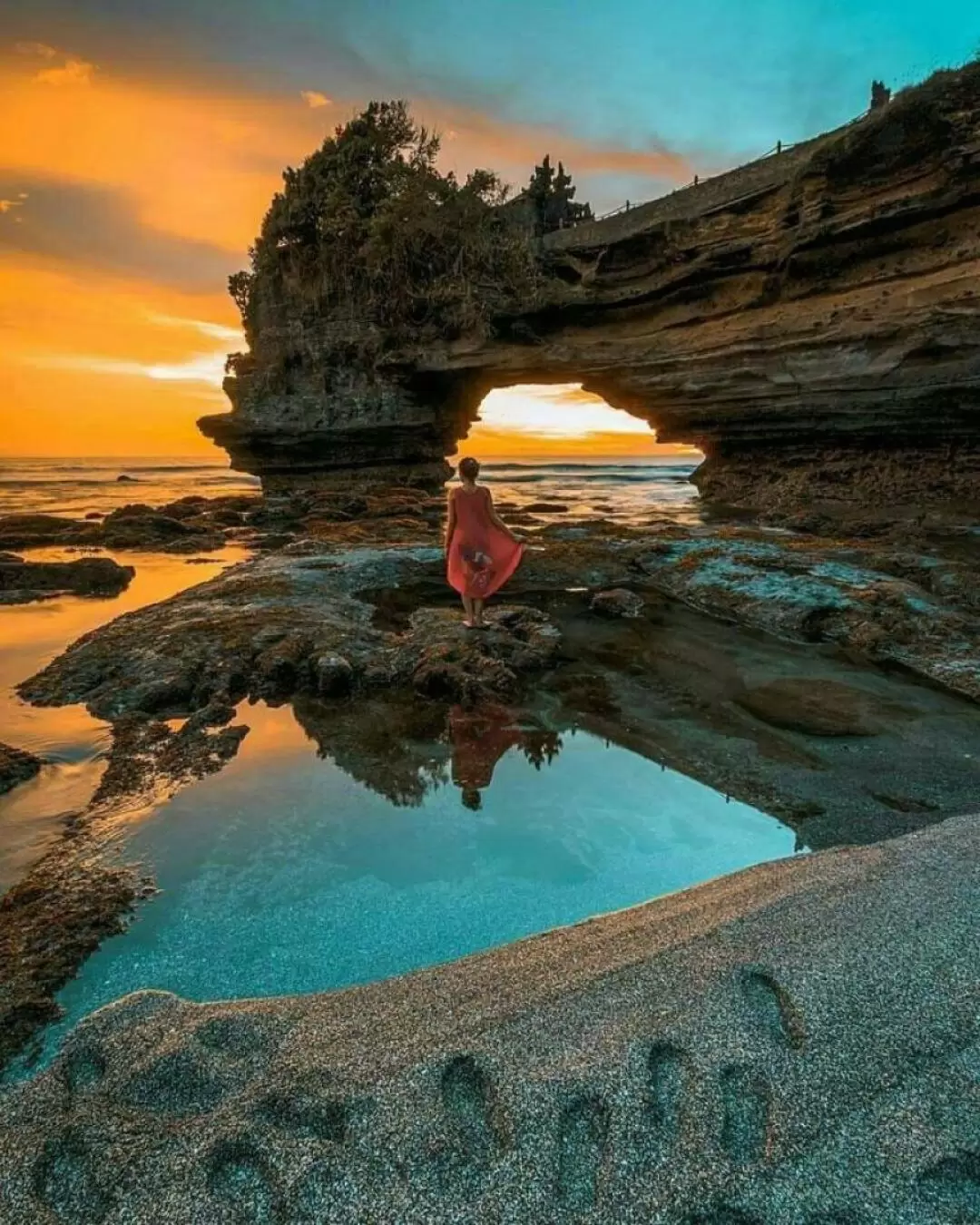 印尼海神廟（Tanah Lot）& Padang Beach（巴東海灘）& 烏魯瓦圖日落（Uluwatu）& 卡恰舞一日遊