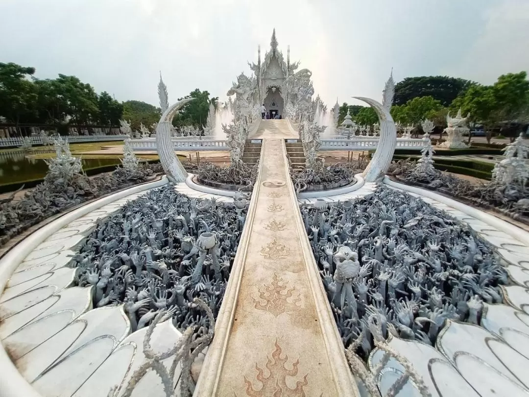 Chiang Rai White Black Blue Temple Full Day Tour from Chiang Mai