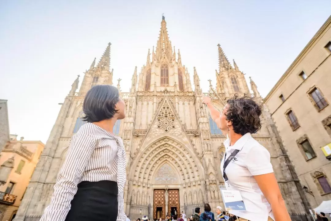 Panoramic Barcelona: Old Town Walking Tour, Helicopter Flight and Boat Trip