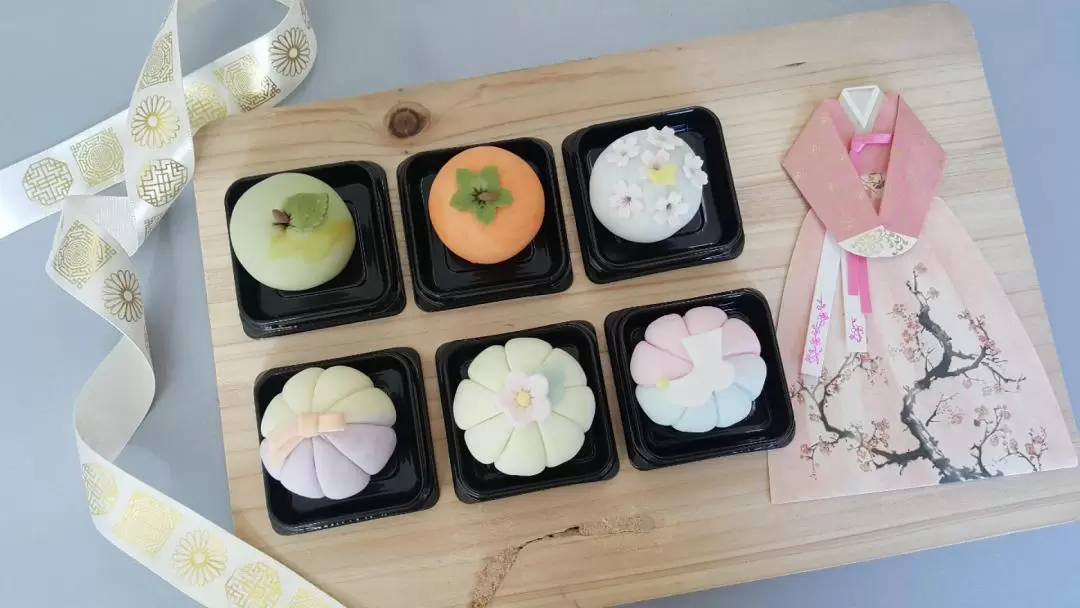 Korean Traditional Dessert Rice Cake Making Class