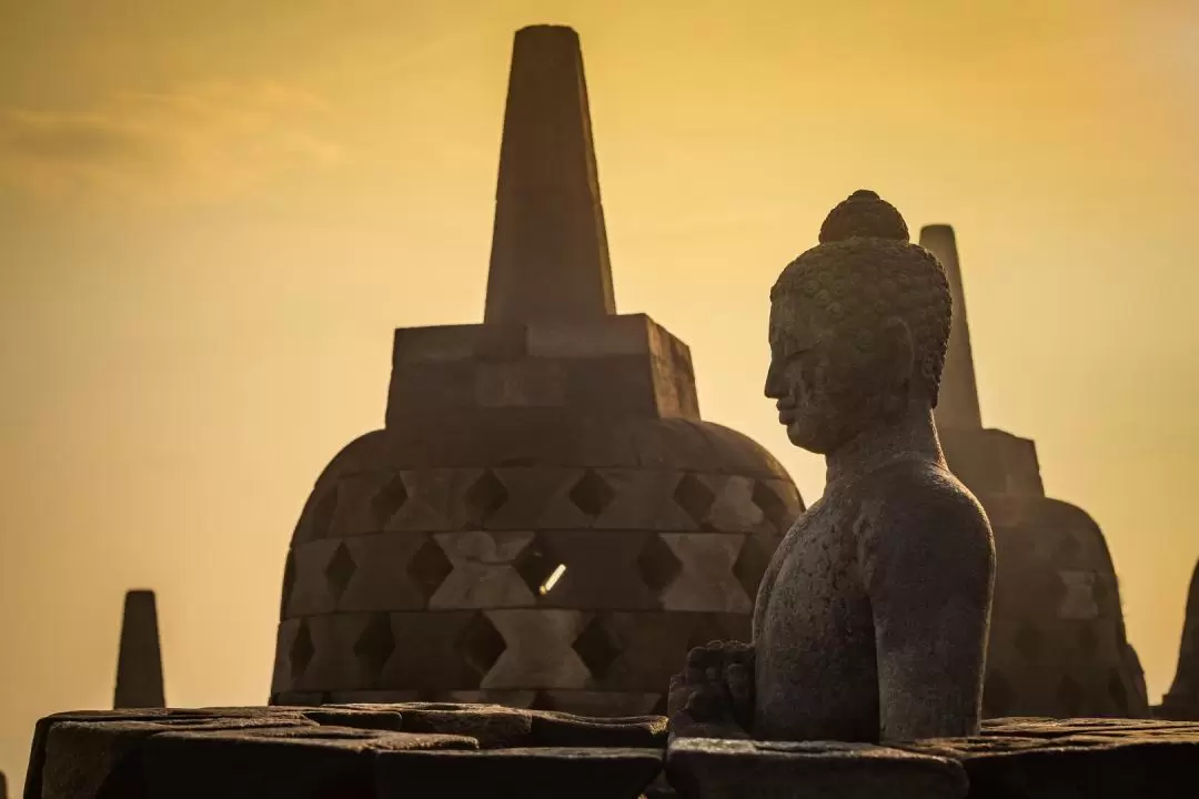 Sunrise at Punthuk Setumbu, Borobudur and Prambanan Temples Tour