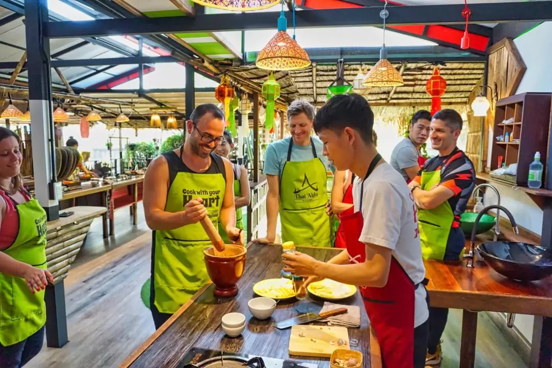 タイ料理教室・市場ツアー（Thai Akha Kitchen提供）