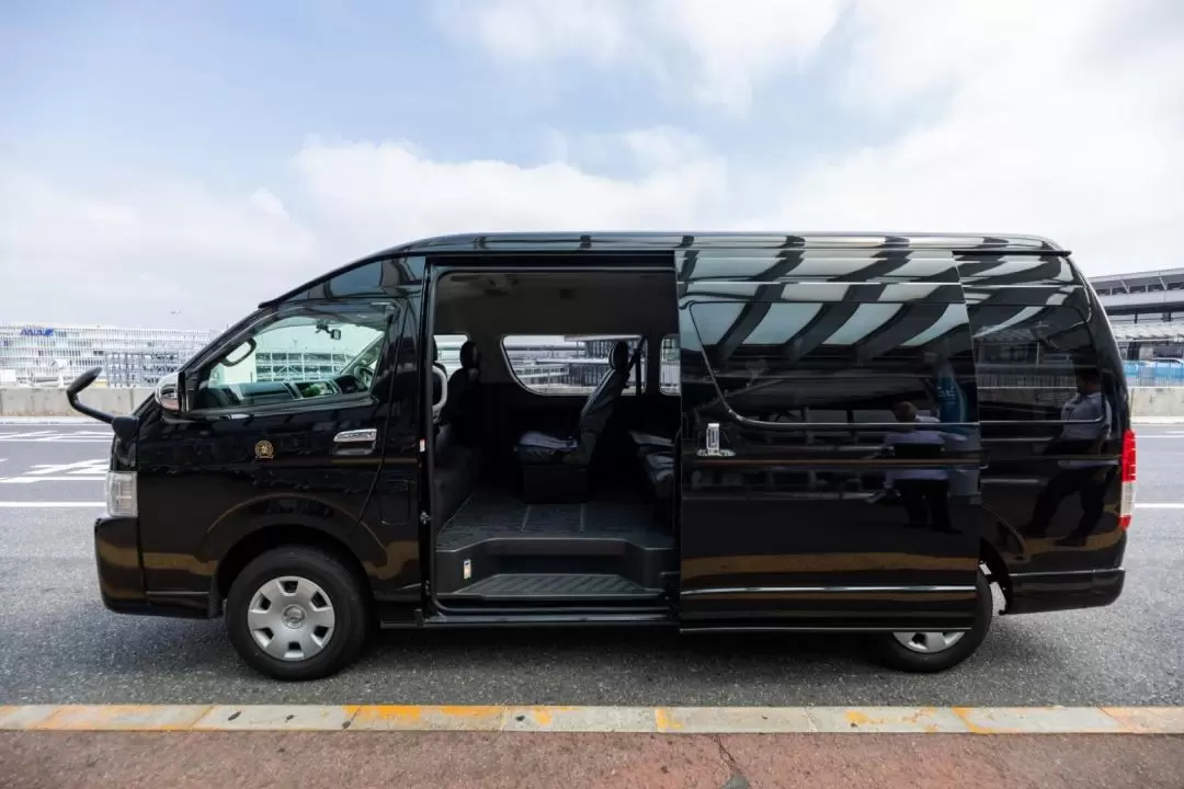 Private Kansai International Airport Transfers (KIX) for Osaka, Nara, & Kobe