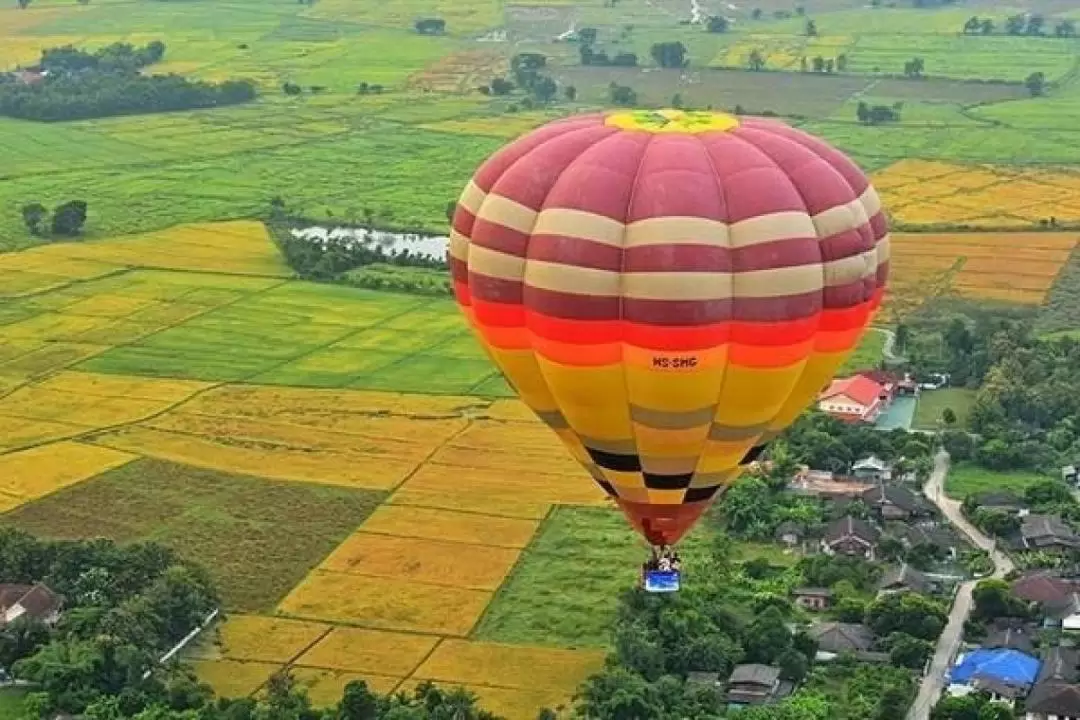 Sunrise Hot Air Balloon Flight with Champagne and Spa Package by Fah Lanna in Chiang Mai