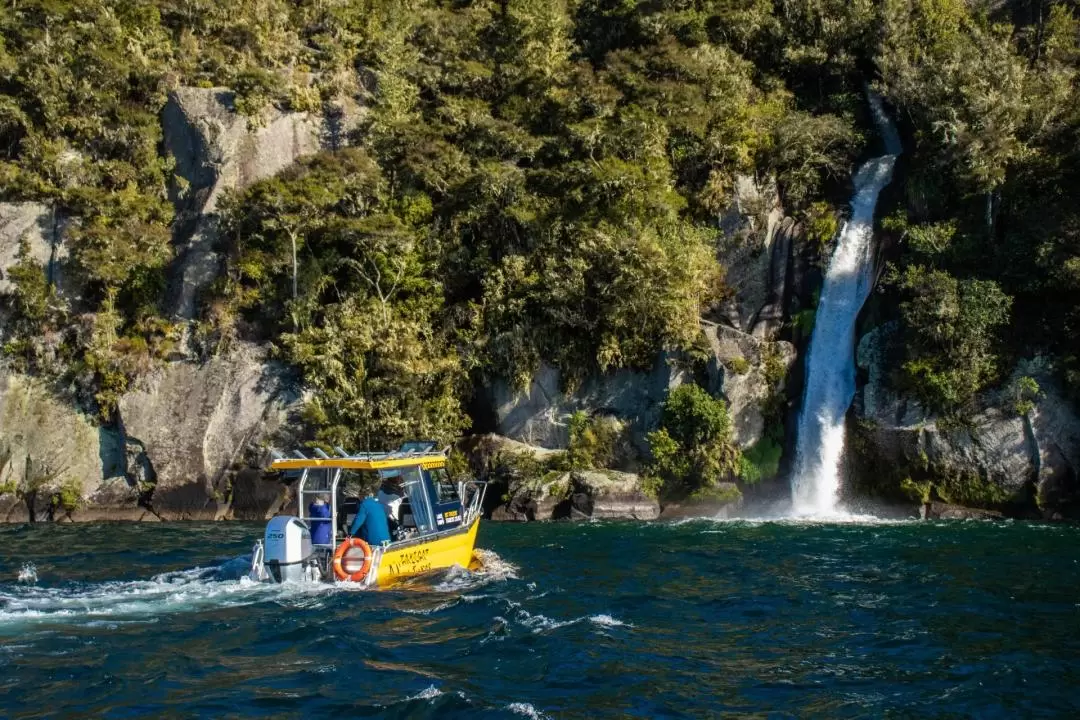 陶波湖西部海灣瀑布探索之旅