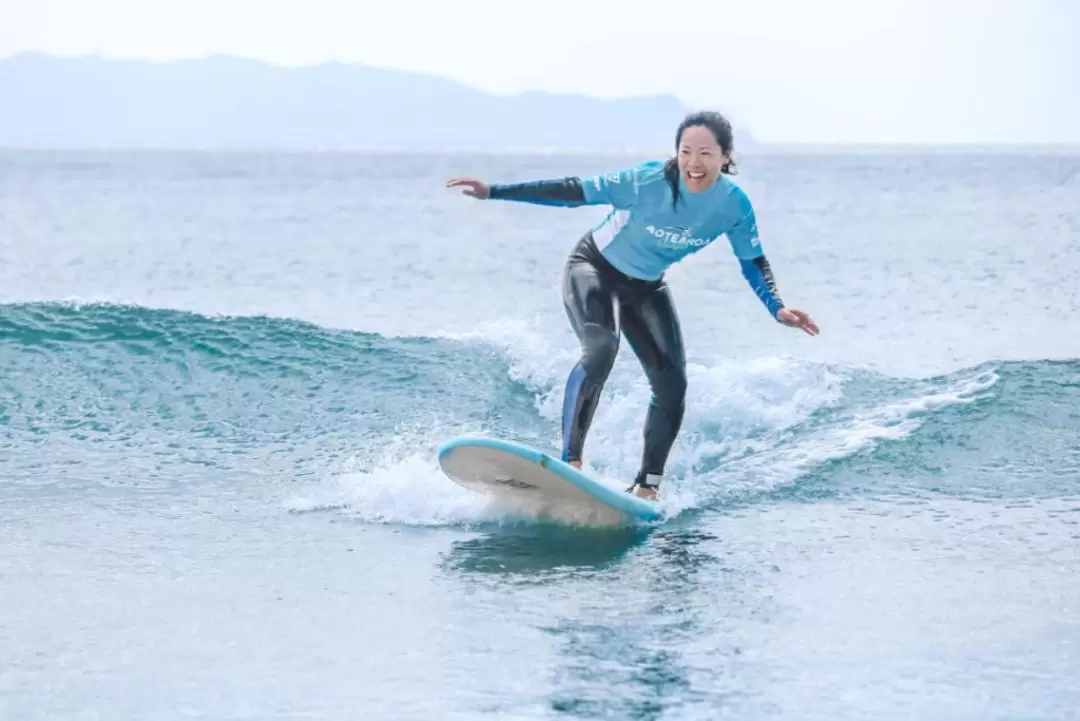 サーフィンレッスン（Aotearoa Surf School提供）