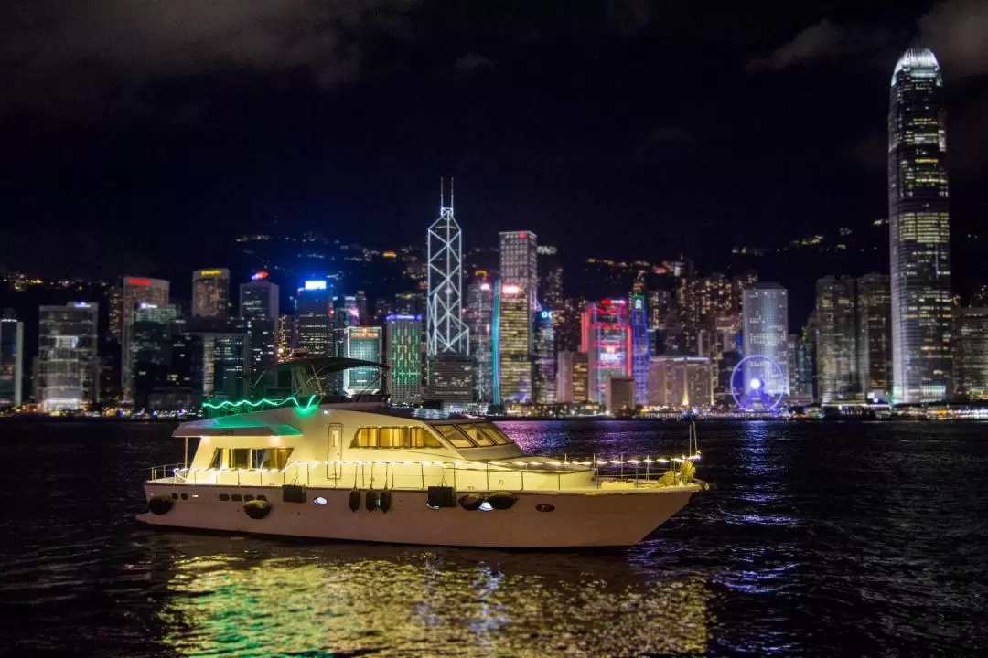 [Luxury Yacht Experience] Victoria Harbour HK Night Cruise (Unlimited snacks and drinks + Victoria Harbor photography)