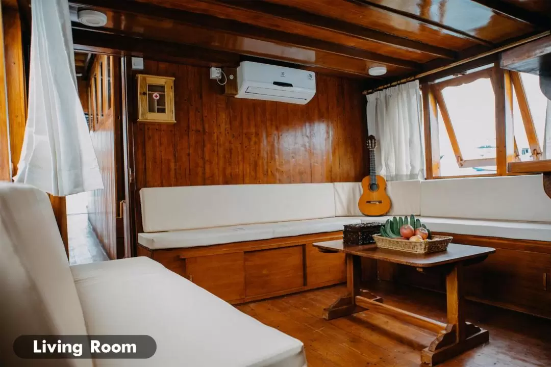 White Pearl 02 Phinisi Sailing Komodo Liveaboard from Labuan Bajo