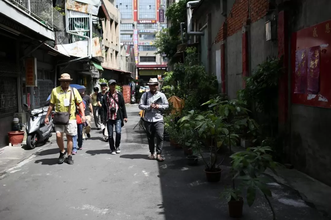 Historic Downtown and Sun Cake DIY Experience in Taichung