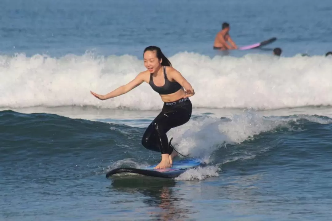 库塔海滩冲浪课程（27 Surf Bali提供）