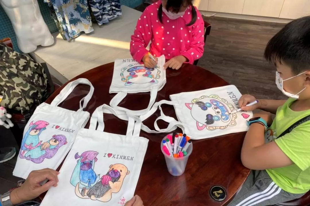 Shisa Canvas Bag Painting in Kinmen Shuangli Lake Cafe 