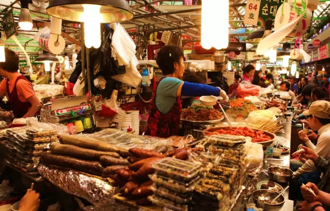 Gwangjang Market, Royal Palace, Naksan Park - Seoul Night Tour 