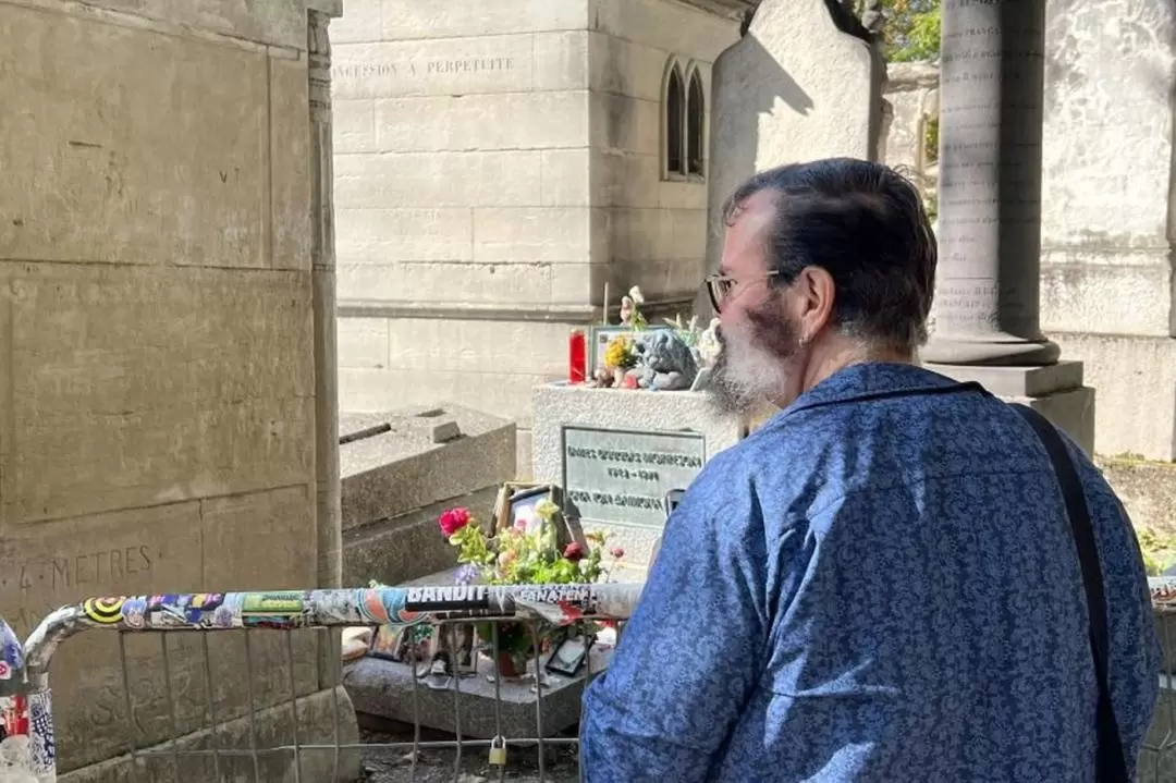 Pere Lachaise Cemetery Tour in Paris