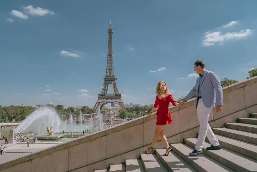 Private Photoshoot with a Vacation Photographer in Paris