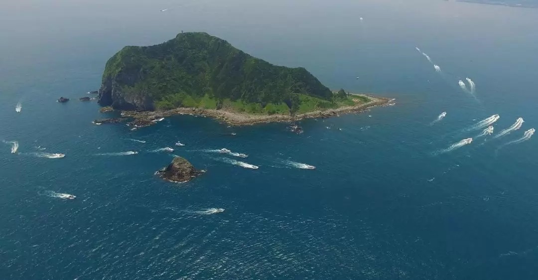 基隆嶼登島・繞島・上燈塔・繞巡象鼻岩體驗