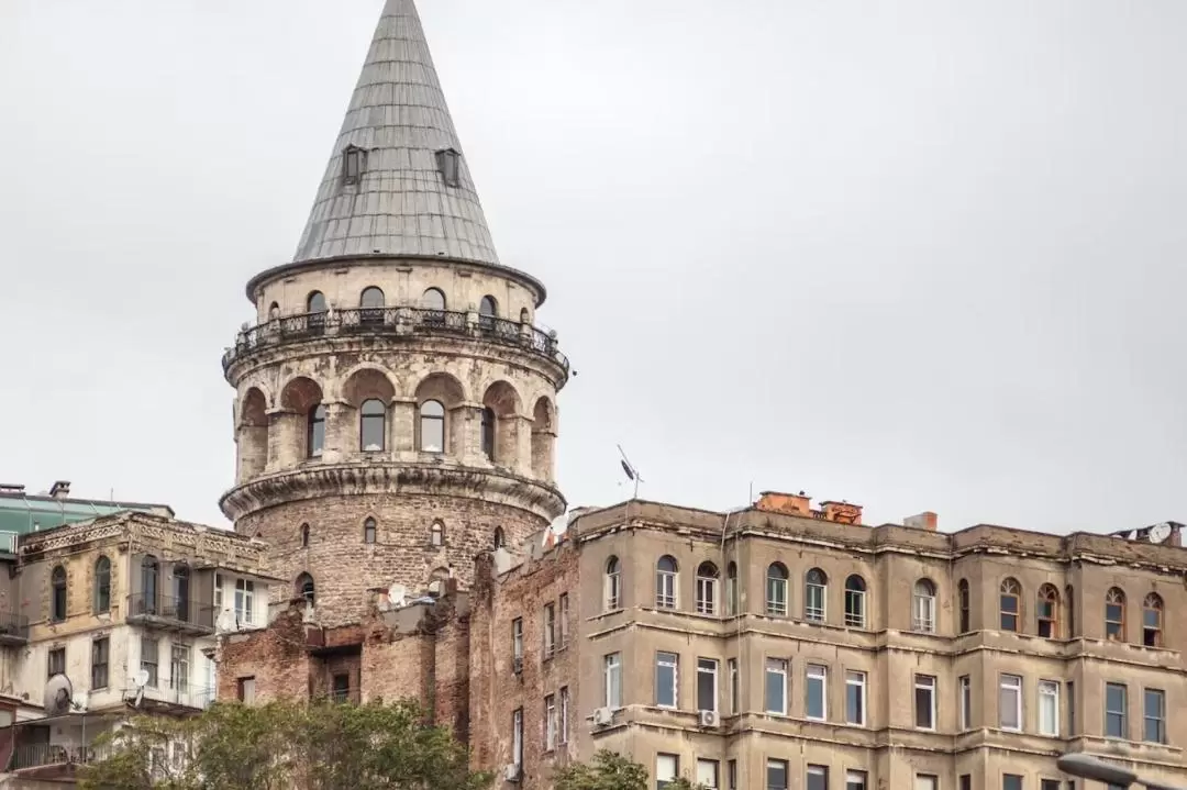 Istiklal Street Walking Tour in Beyoglu