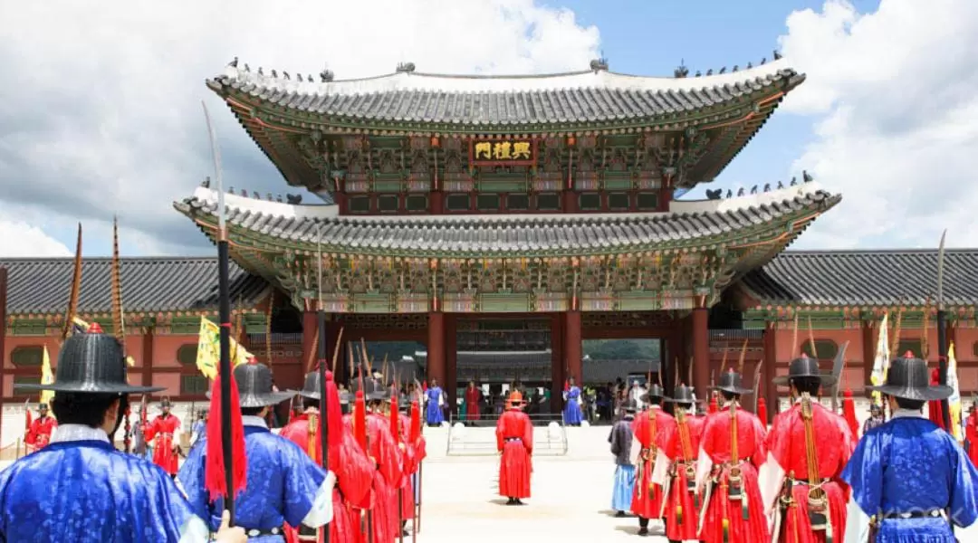 History of Joseon Dynasty with National Folk Museum, Palaces, and Temple Half Day Tour