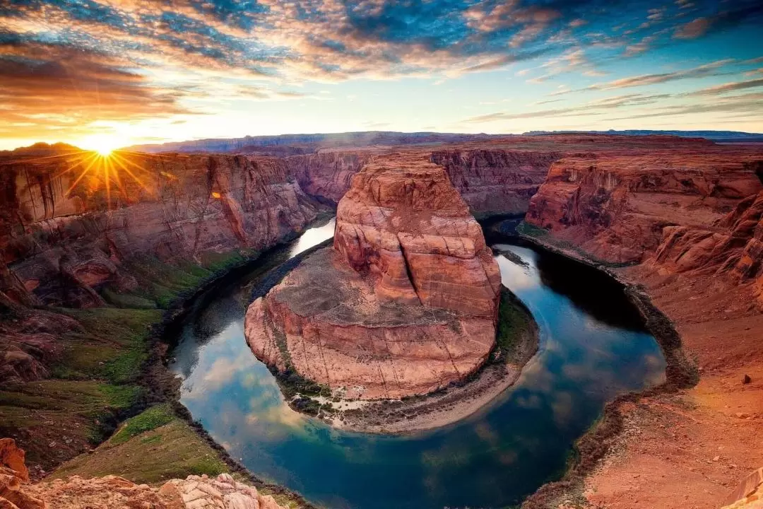 Upper Antelope Canyon, Horseshoe Bend, & Lake Powell Tour with Lunch