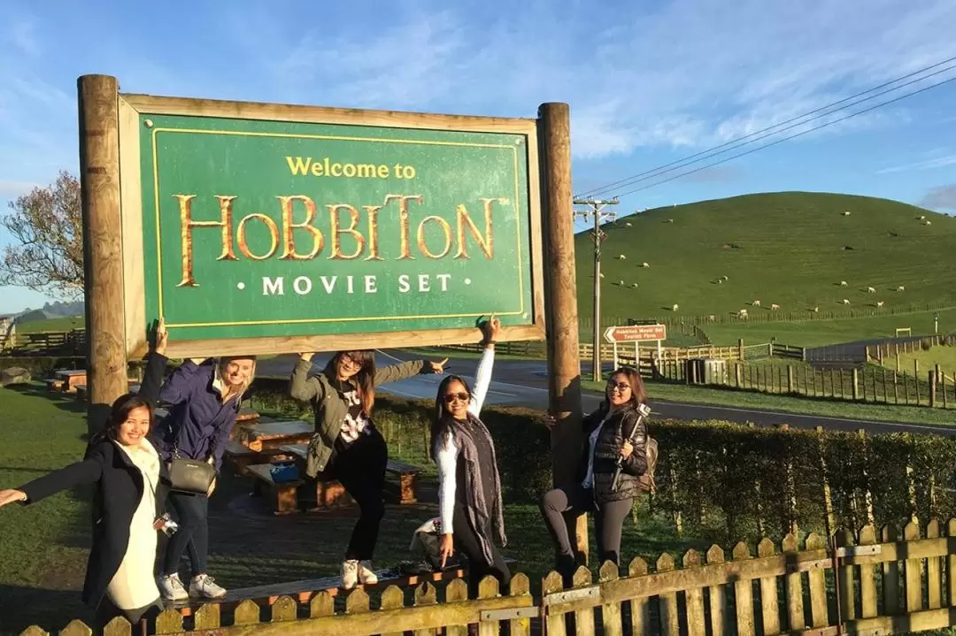 Hobbiton & Rotorua Day Tour with Te Puia from Auckland