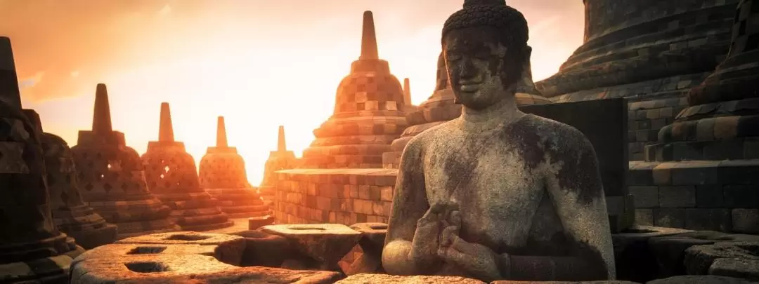 Sunrise at Punthuk Setumbu, Borobudur Temple, with Merapi Jeep Ride