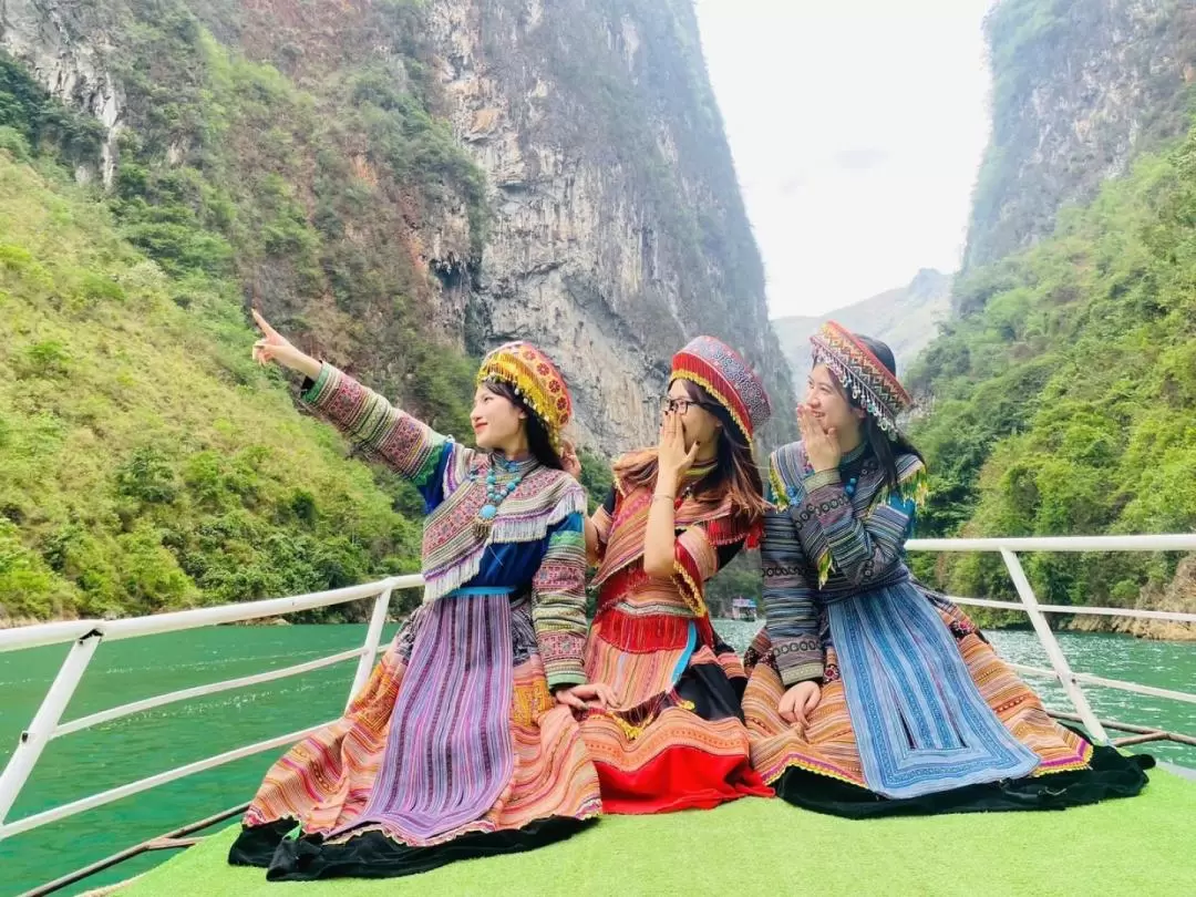 Boating Nho Que River - Tu San Gorge & Ethnic Costume Rental