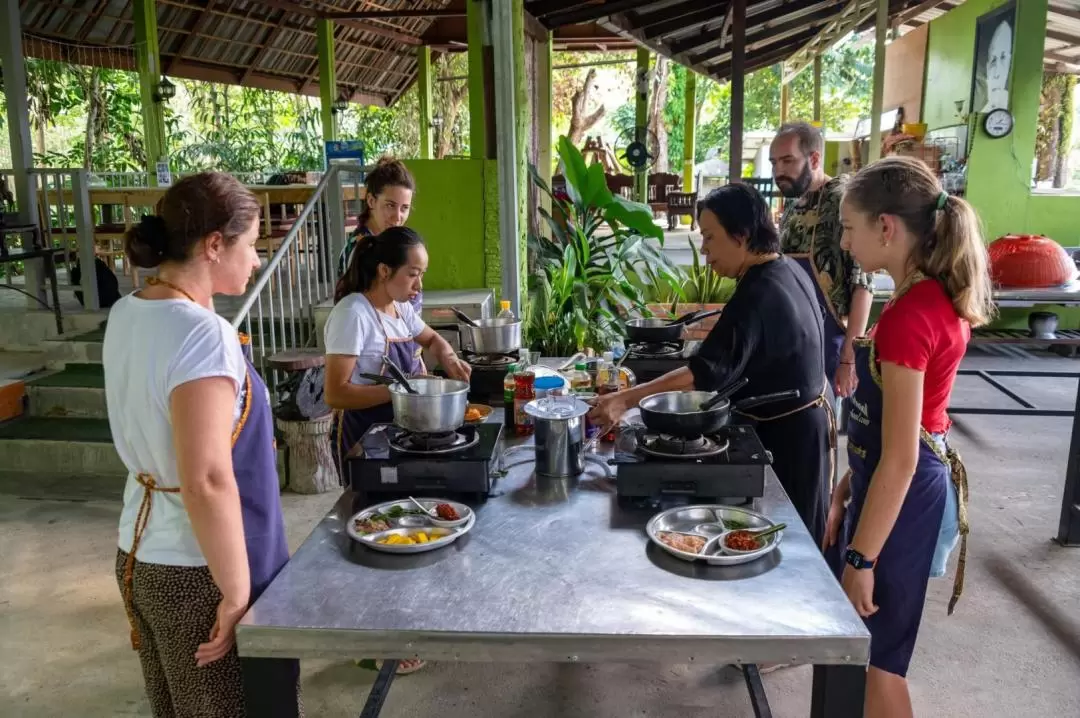 タイ料理教室（アオナン / Ya's Thai Cookery School提供）