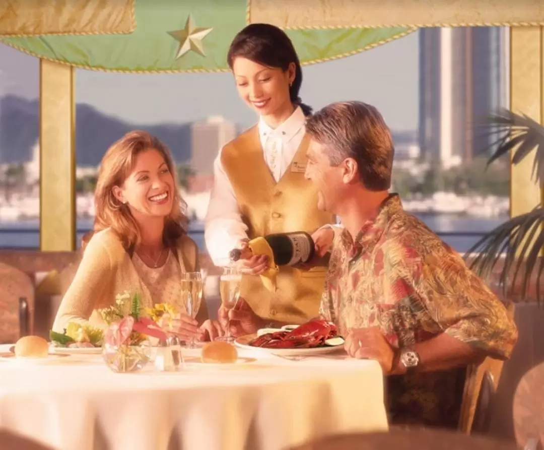 Hawaii Three Star Deluxe Sunset Dinner and Show Cruise