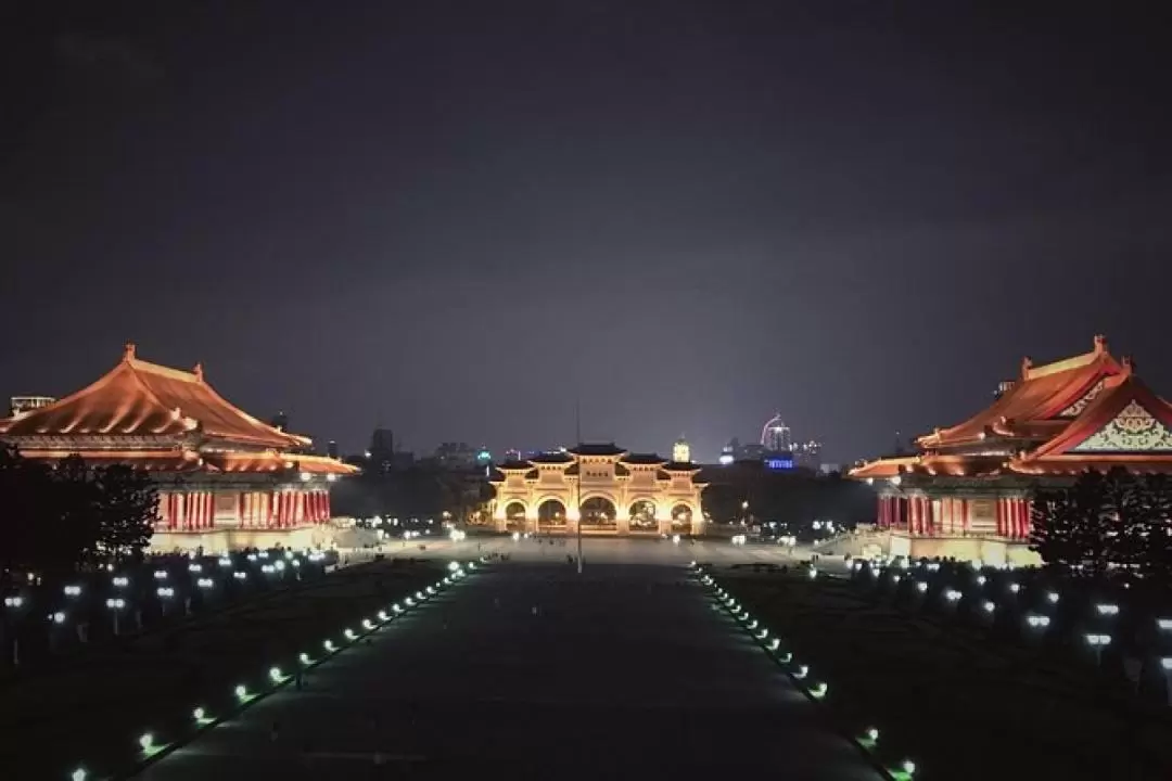 台北: 夜晚單車之旅探索夜市&象山