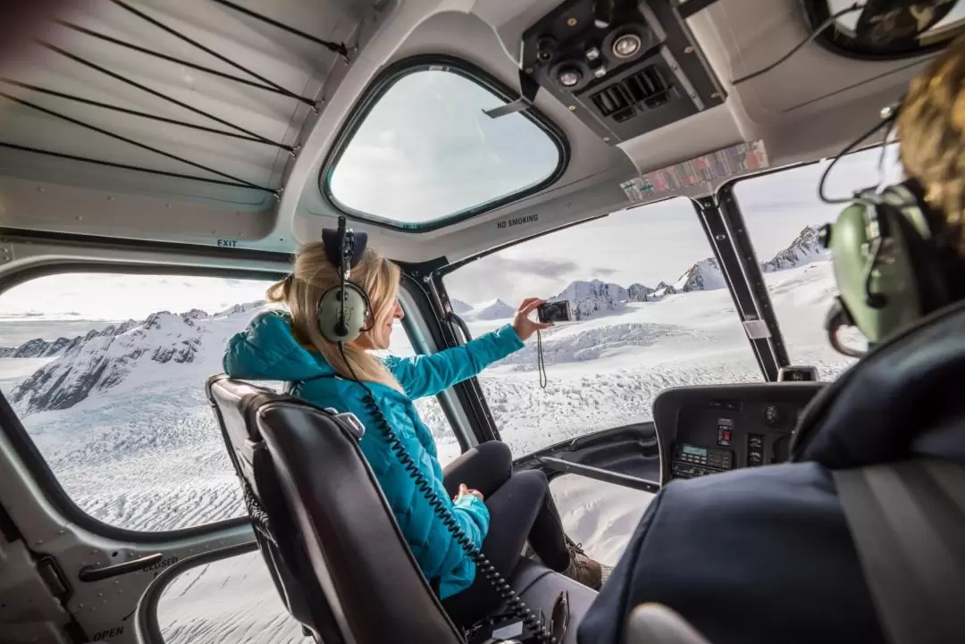 30 Minute Twin Glacier Helicopter Flight with Snow Landing